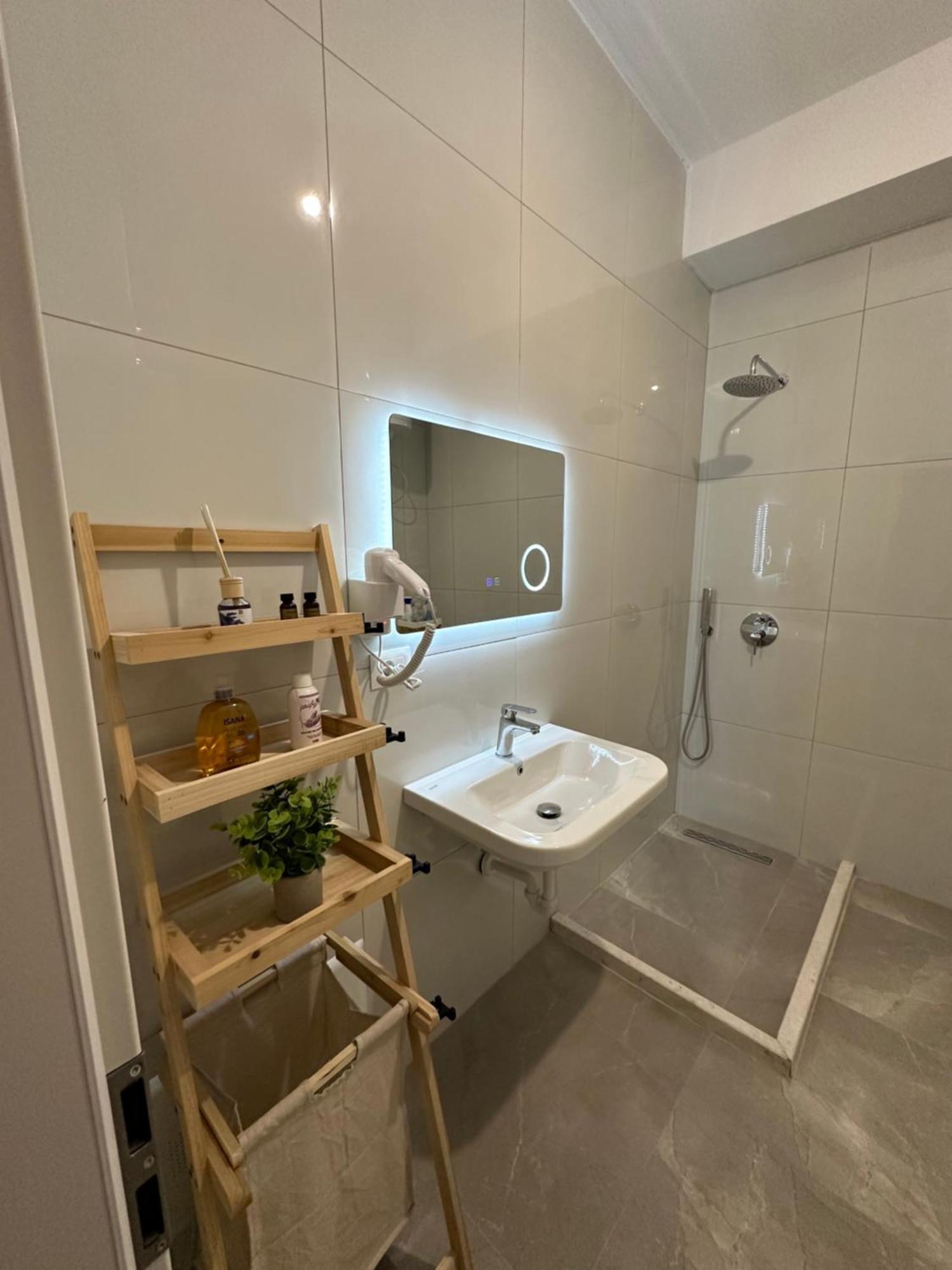 Sunflower Apartment Tirana Bagian luar foto