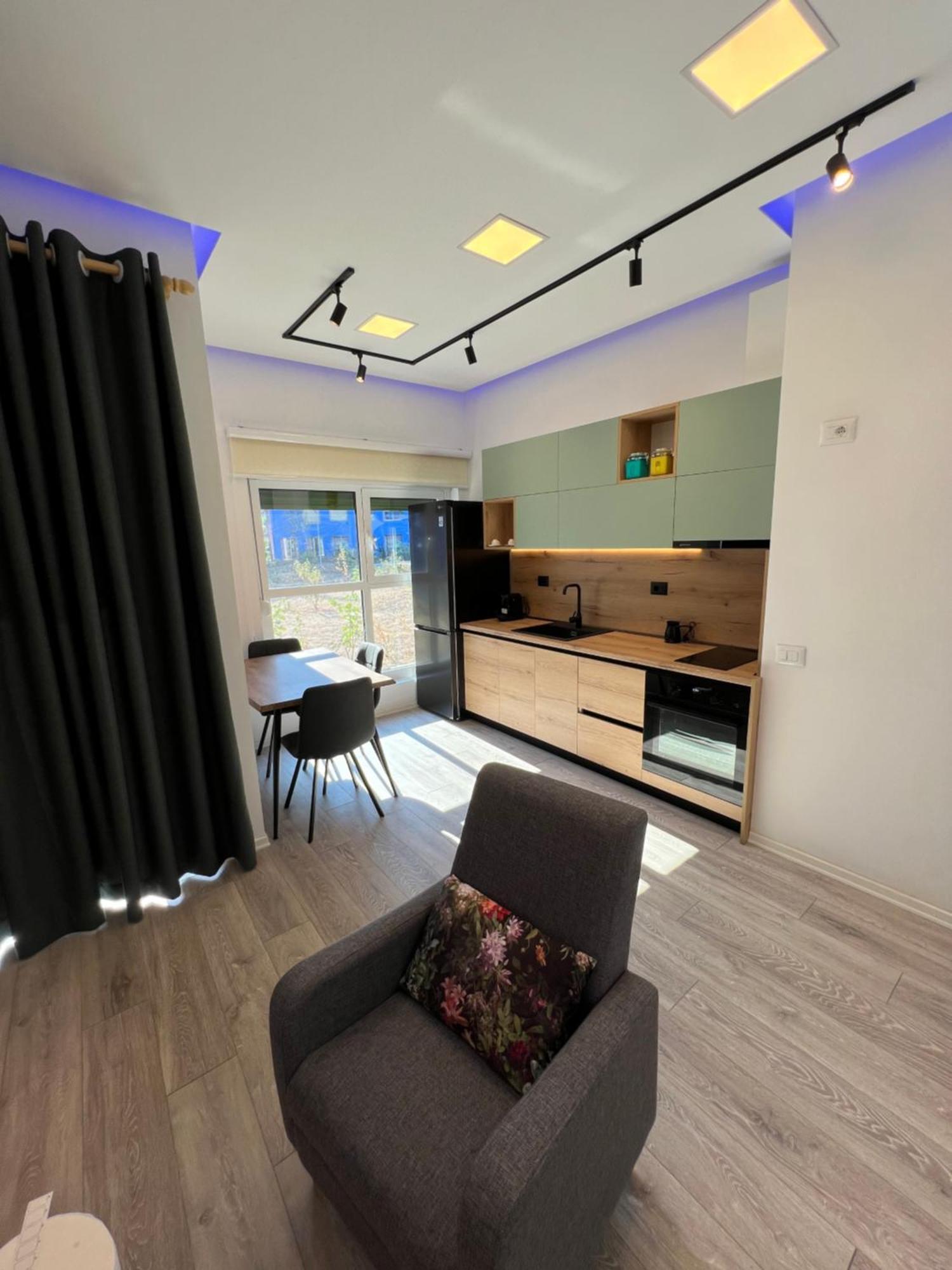 Sunflower Apartment Tirana Bagian luar foto