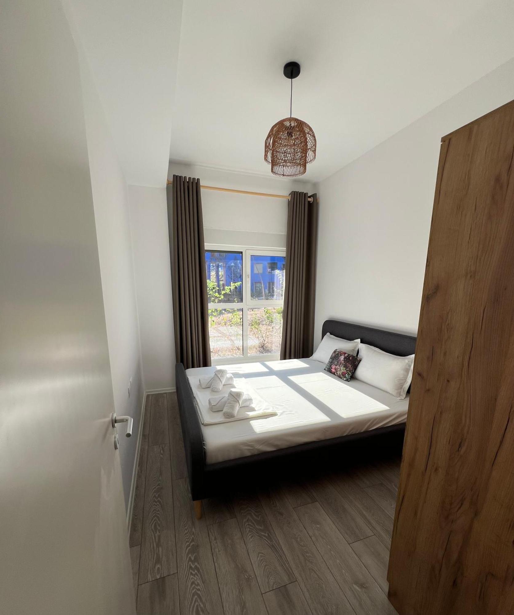 Sunflower Apartment Tirana Bagian luar foto