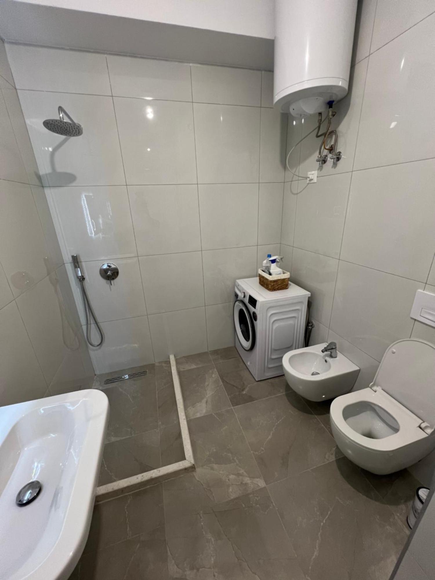 Sunflower Apartment Tirana Bagian luar foto