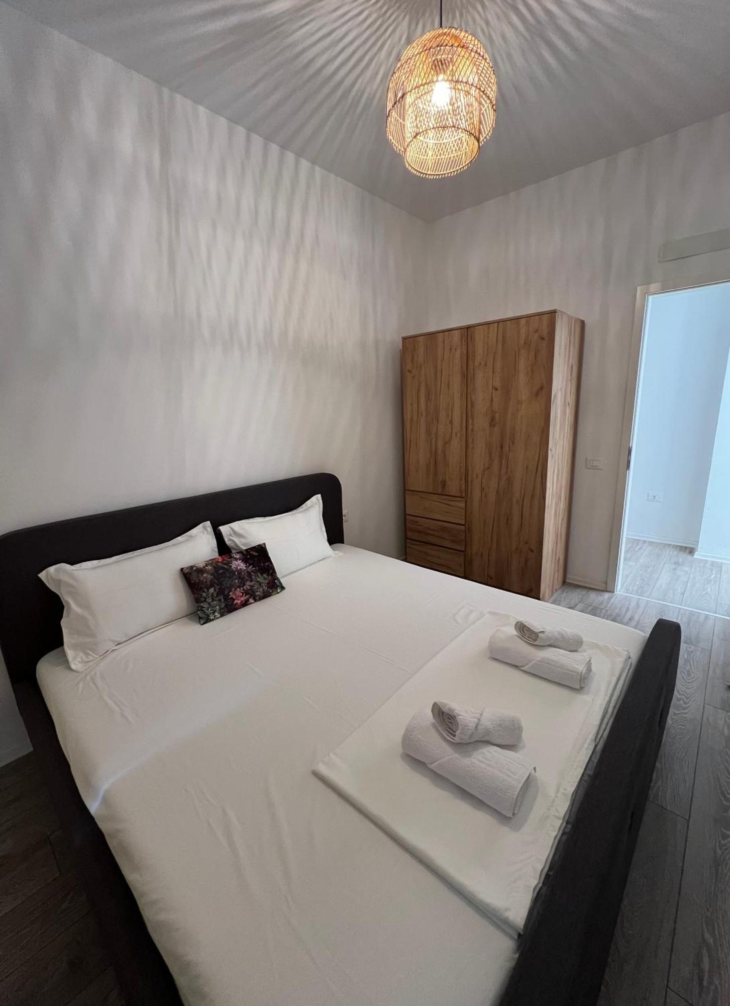 Sunflower Apartment Tirana Bagian luar foto