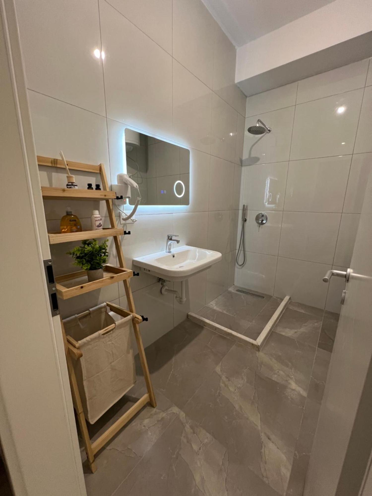 Sunflower Apartment Tirana Bagian luar foto