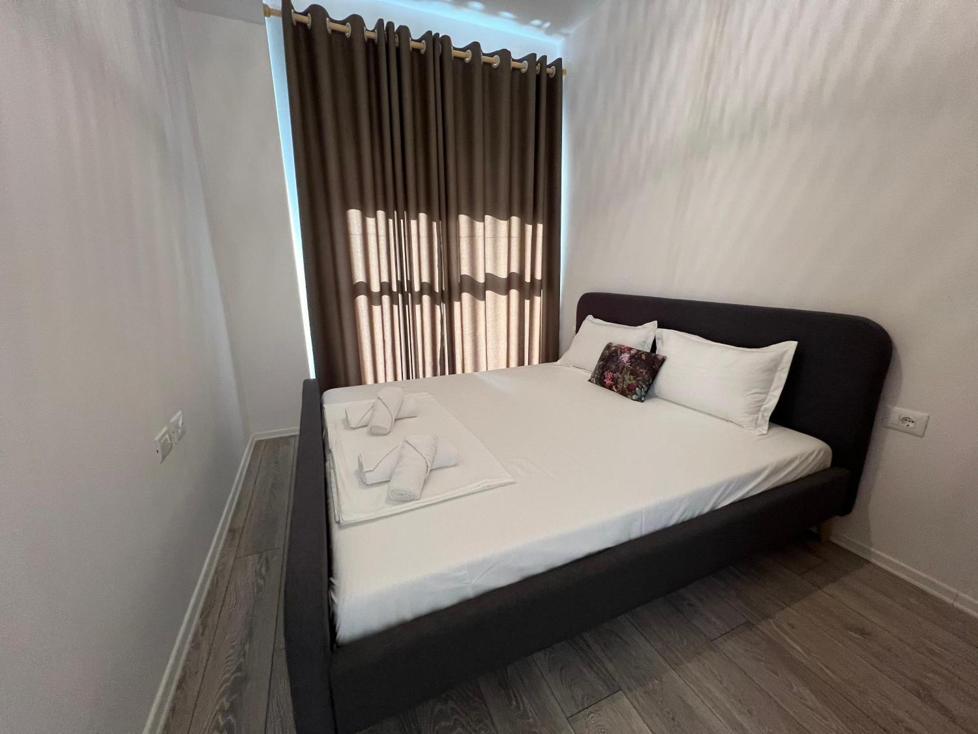 Sunflower Apartment Tirana Bagian luar foto