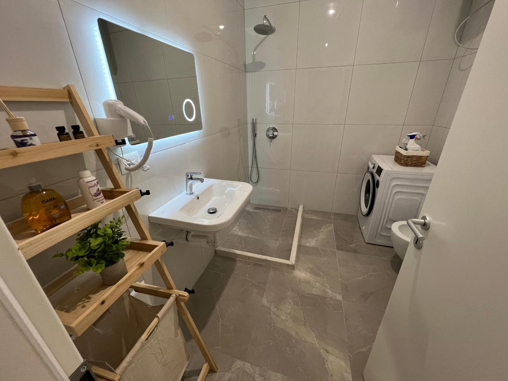 Sunflower Apartment Tirana Bagian luar foto